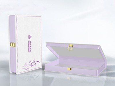 禮品包裝盒在進(jìn)行覆膜工藝時，有色差嗎？